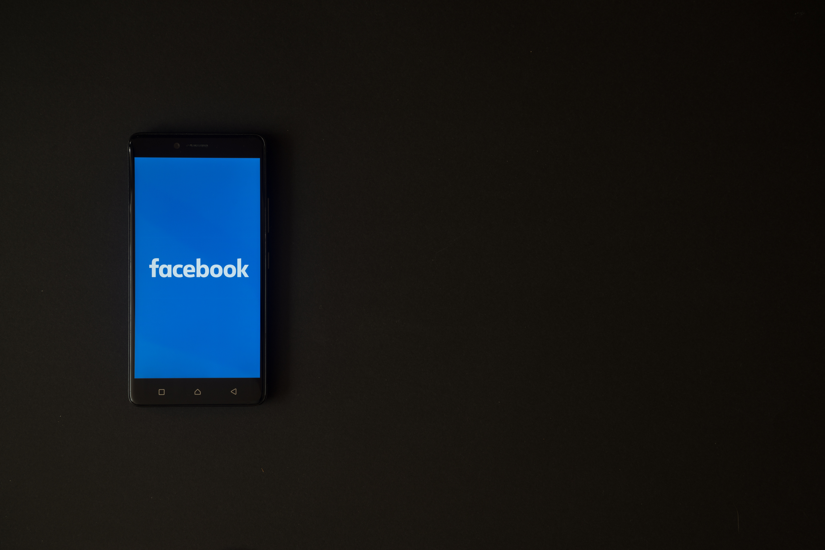 Cum funcționează algoritmul Facebook, pe înțelesul De ce să dai Like. | De Corina