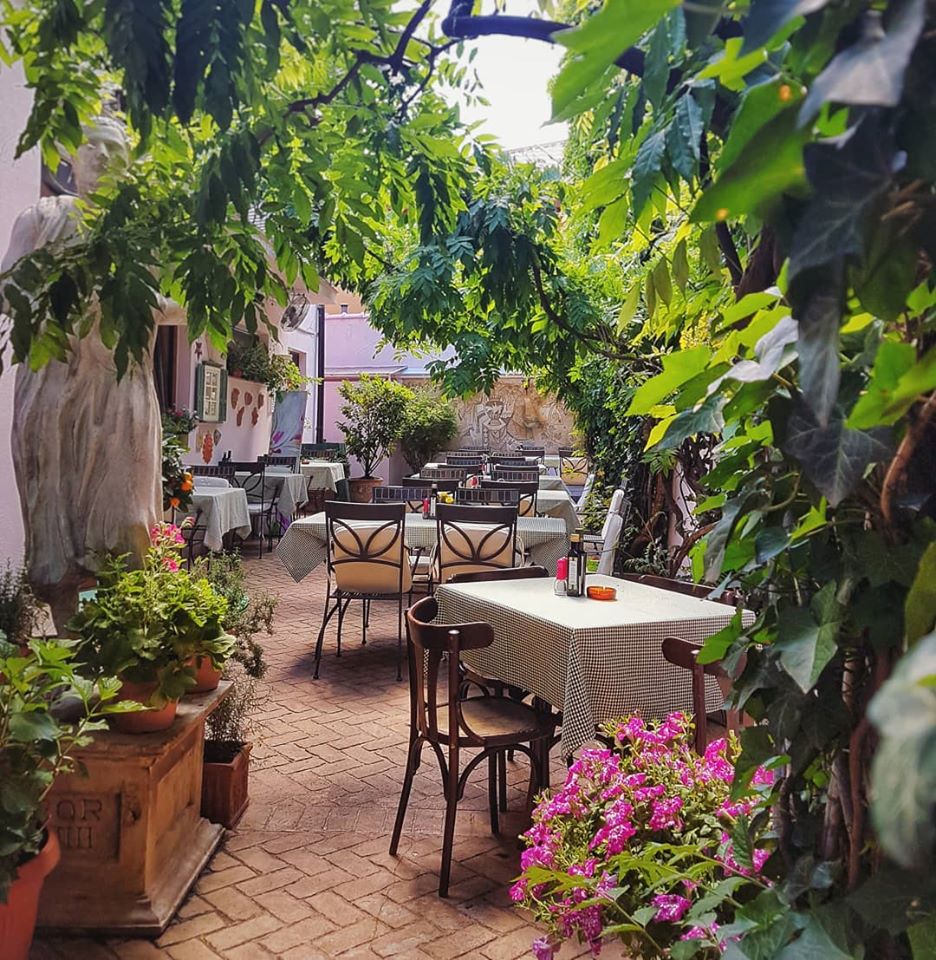 Unico Vero terasă, restaurant italian
